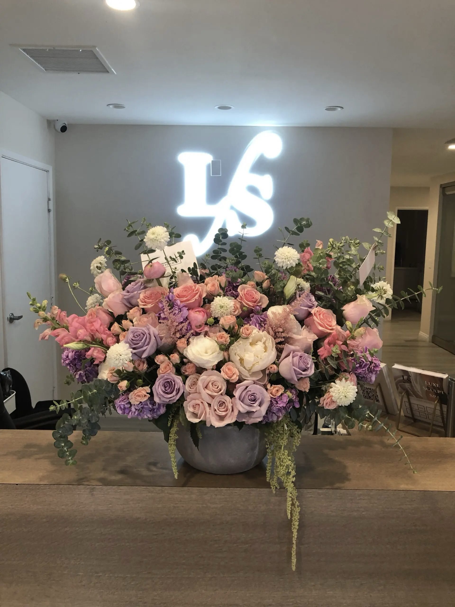 Femme Like U - Concrete Vase