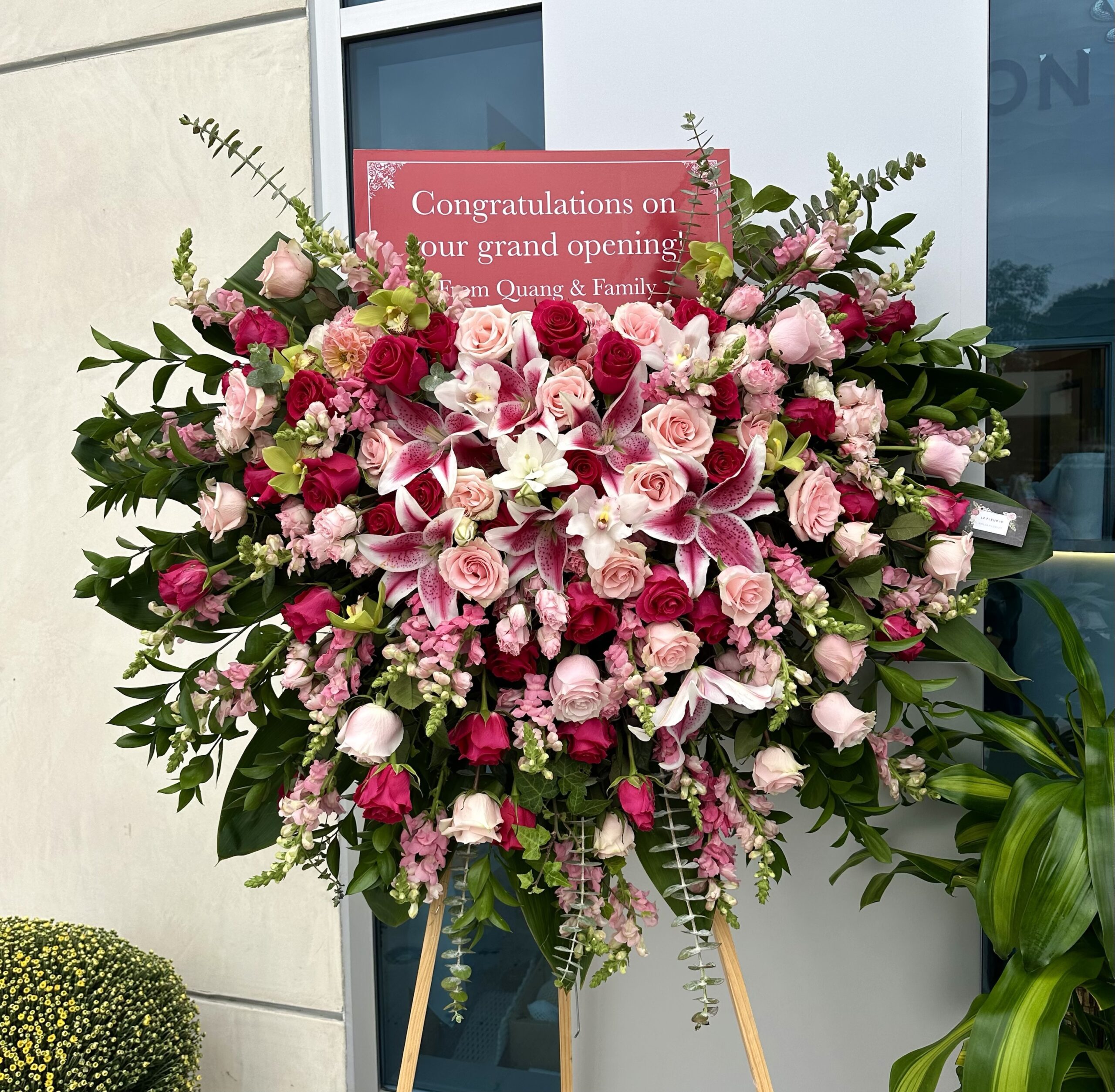 Pretty Grand - Grand Opening Stand